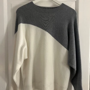 tröja - Säljer denna fina tröja från Mango som tyvärr bara tar plats i garderoben. Storlek L men skulle säga den passar mer S och M!☺️