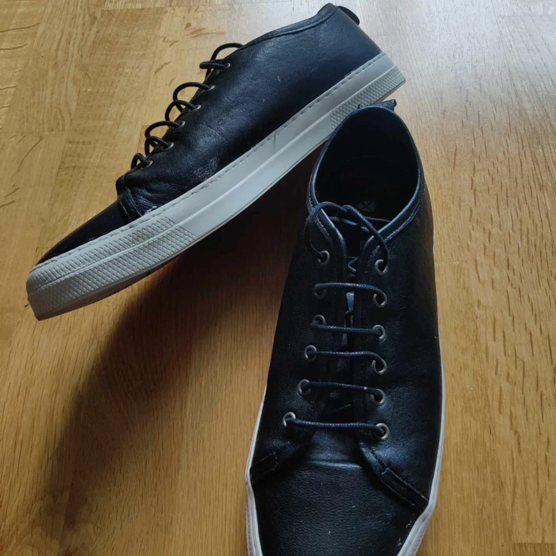 Svarta skor storlek 44