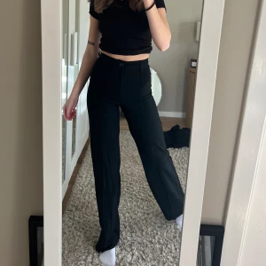 Kostymbyxor - Super trevliga kostymbyxor som sitter fint över hela benen, börjar bli lite små på mig