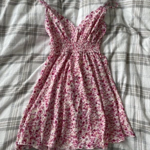 Klänning - Superfin sommar klänning🎀🎀