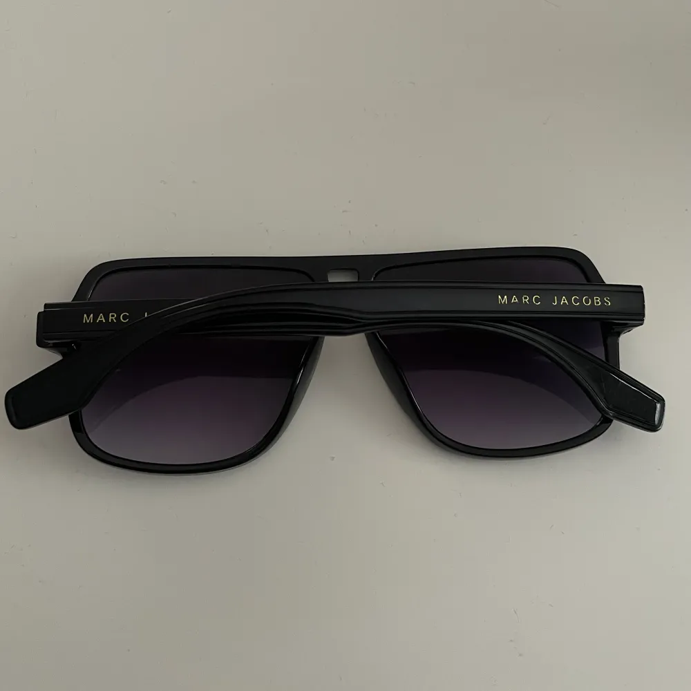 Snygga solglasögon från Marc Jacobs. Skriv för fler frågor 🤝🏼. Övrigt.