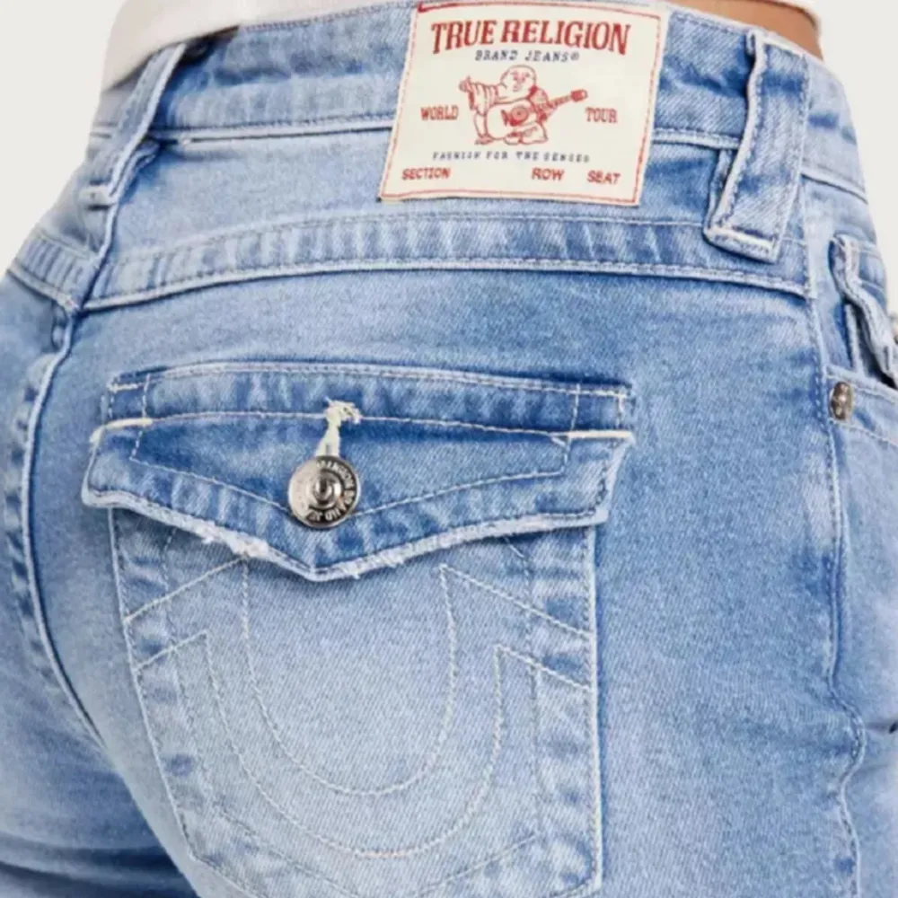 True religion jeans köpte på Nelly. Suuuper snygga med fina detaljer på fickorna både fram och bak. Använda 2 ggr men de är lite för stora. Storlek w25. Kan gå ner i pris vid snabb affär. 🥰❤️. Jeans & Byxor.