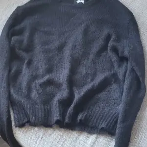 Stussy loose knit sweater köpt för 2099 på shelta (går att pruta på lite möjligtvis)
