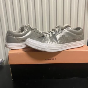 Golf le fleur skor - Fina golf le fleur skor från 2019. Sällsynta idag. I gott skick men lite slitna i hälen (se bild 3)