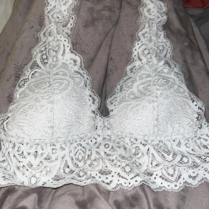 bh / bralette - superfin bralette / bh i spets som tyvärr aldrig använts pga att den inte passar❤️ 