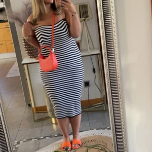 Sommarklänning - gina - Gott skick. Använt fåtal gånger. Ribbad