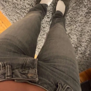 Lager Icon Jeans - Lager gråa Icon Jeans, i bra skick utan defekter skriv för info o bilder🩷 