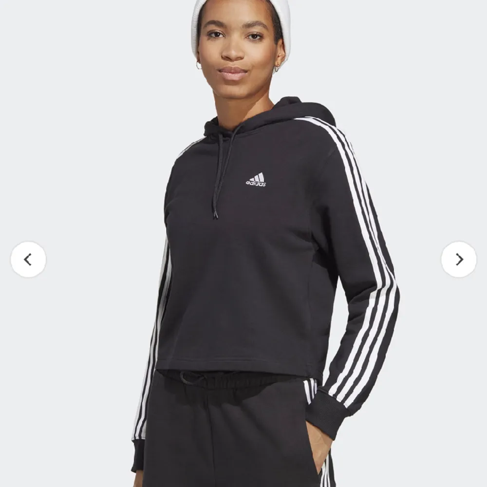 En adidas hoodie i svart, ordinarie pris 499kr. Hoodies.