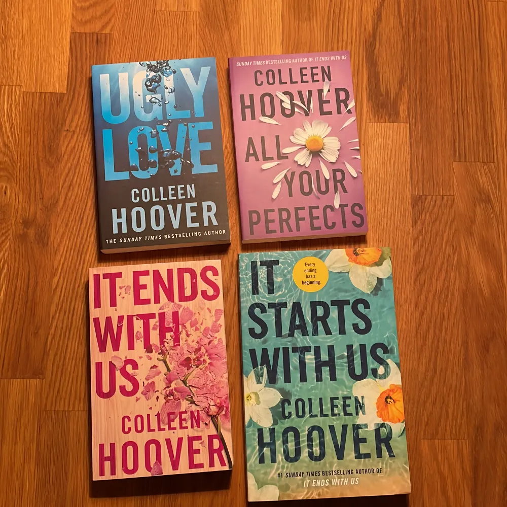 4 Colleen Hoover-böcker på engelska i fint skick. Det är It Ends With Us, It Starts With Us, Ugly Love och All Your Perfects. 35kr styck eller alla för 100kr. Hör gärna av dig om du har frågor! Köparen betalar frakt🩷. Övrigt.