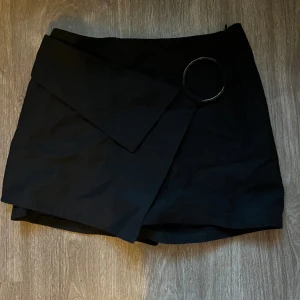 Shorts-kjol - Jättesöta shorts som ser ut som en kjol framifrån. Sitter jättefint på🤩