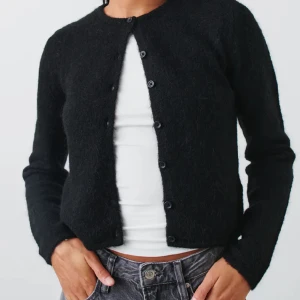 GINA TRICOT KOFTA - Superfin kofta från Gina Tricot som tyvärr inte kommer till användning. I nyskick, aldrig använd. Storlek S.