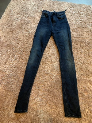 Crocker Jeans Sky high skinny 26/32 - Snygga Crocker Jeans modell Sky high skinny 26/32. Tyvärr för små för mig 😊.