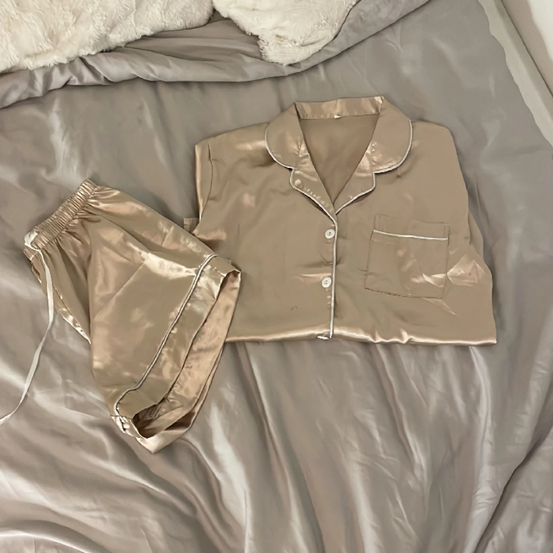 Säljer pyjamas  - 90