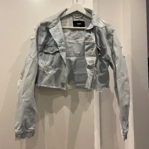 Jeansjacka - En jeansjacka från bikok