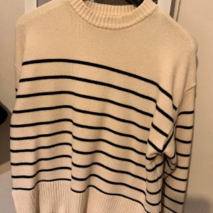 Tröja från zara - En fin randig tröja köpt förra året och knappats använts.