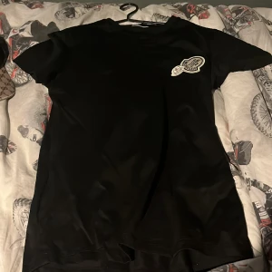 Säljer en äkta moncler tröja, finns kvitto  - Helt ny, äkta finns kvitto 