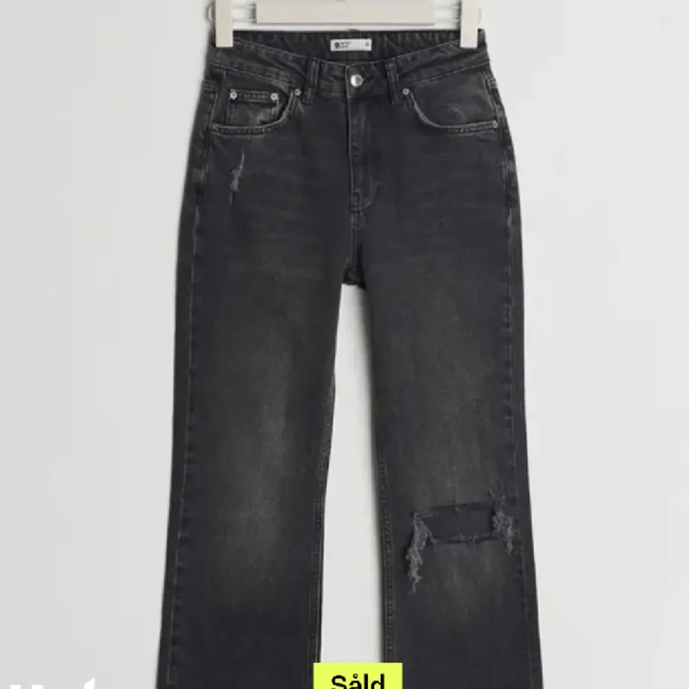 Gina tricot jeans som inte finns längre, säljer de för det inte kommer till användning 💞. Jeans & Byxor.