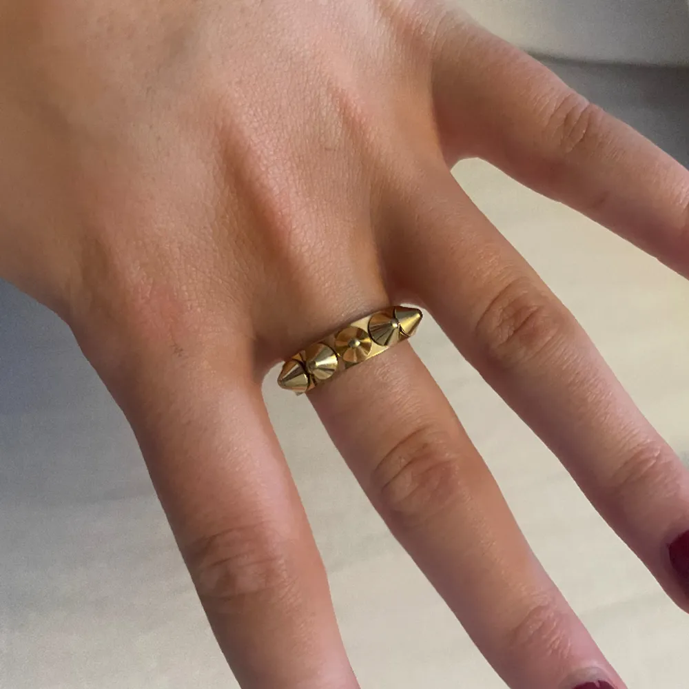 Superfin ring från Edblad i modellen peak ring single gold 😋. Accessoarer.