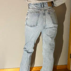 Zara jeans som enbart är provade 