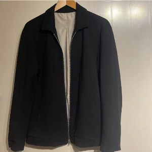 Jacka från Only & Sons - Storlek S, Passar M. 