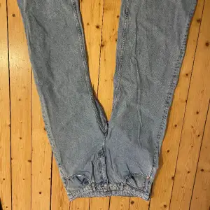 Snygga weekdayjeans! Aldrig använda, storlek w32, L30.