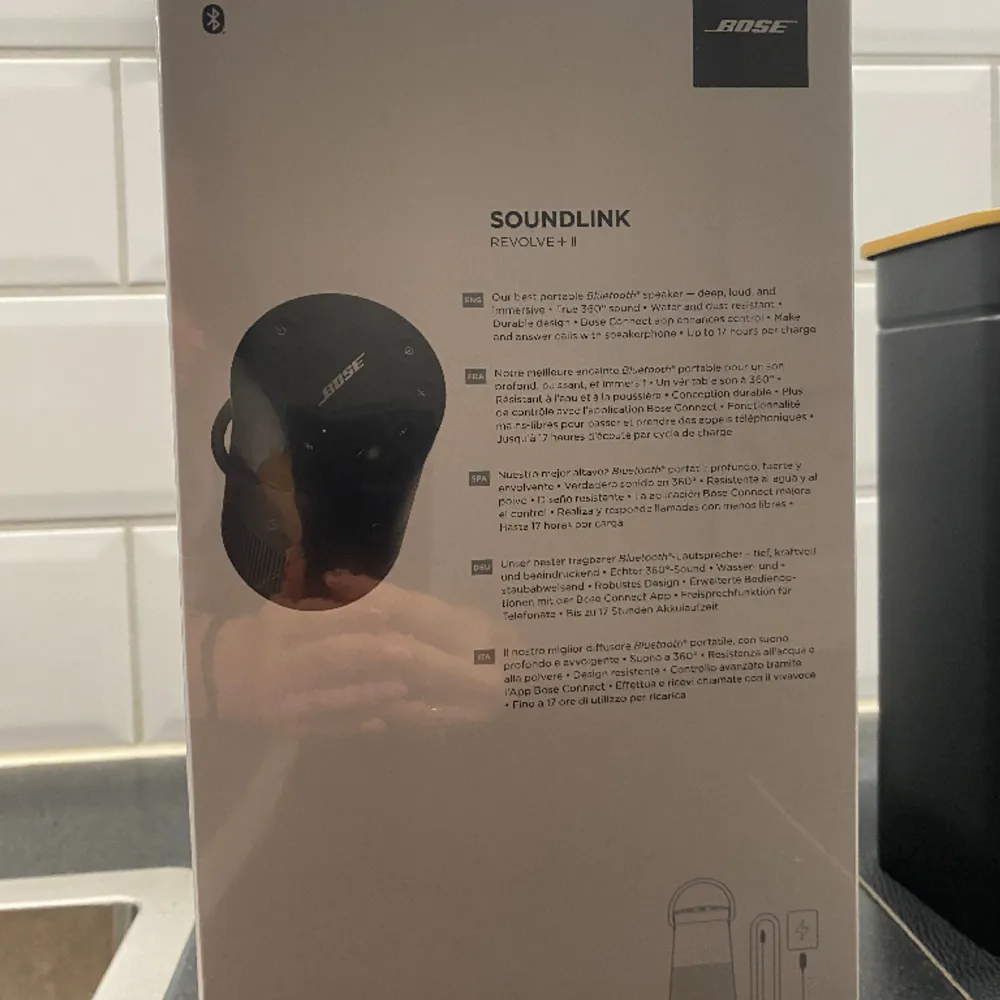 Bose Sound Link Revolve II Plus helt ny i förpackning.  Njut av ett fantastiskt ljud oavsett var du befinner dig med Bose SoundLink Revolve II Plus trådlös högtalare. Denna högtalare låter dig lyssna på musik eller podcasts med ett fantstiskt 360° ljud så. Övrigt.