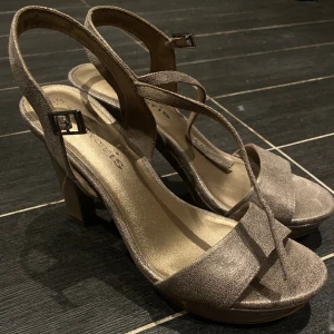 Tamaris klackar - Jätte söta klackar från Tamaris!🤍