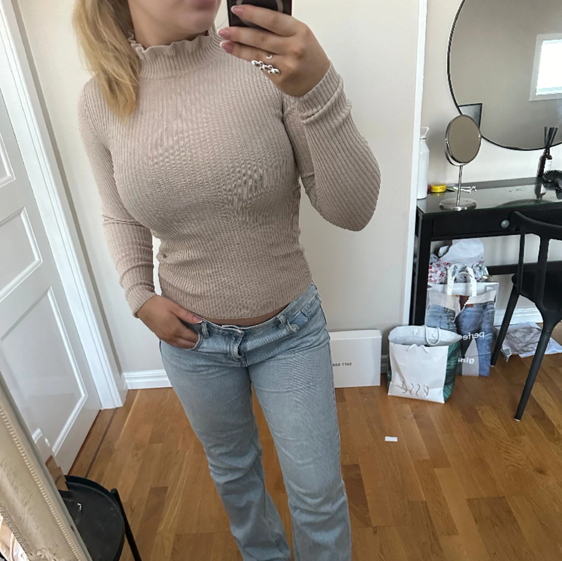 Grå/beige tunn stickad tröja