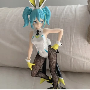 Hatsune miku  - Behöver tyvärr sälja min fina miku pga platsbrist Låda ingår :-)