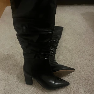 Klack boots - Använda ca 2 gånger och de är i väl behåll. 