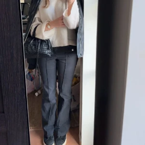 Svarta jeans  - Super fina jeans från h&m 