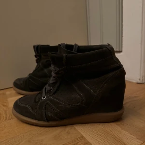 Isabel Marant liknande skor - Jättefina klackskor som liknar Isabel Marant. Bra skick, sällan använda🩷