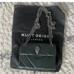 Kurt geiger väska som är i nyskick🥰 perfekt storlek för utgångar ex!