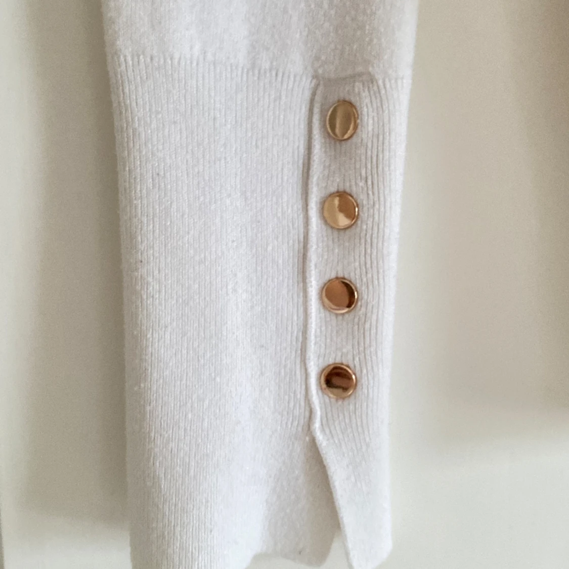 Vit finstickad tröja  - 91