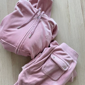 Juicy couture set - Supersnyggt Juicy Couture set i stl S Säljer då jag fick likadan i present  Använd fåtal gånger!