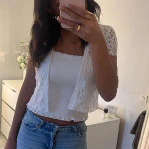 Spets bolero  - Jätte fin spets bolero som passar perfekt till våren o sommaren💕