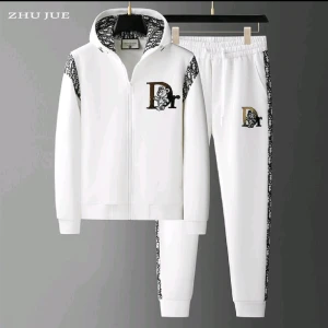 Tracksuit  - Vit tracksuit. Väldigt hög kvalitet. Kvitto och kartong ingår 