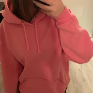 Rosa hoodie  - Jätte skön men kommer inte till användning. 