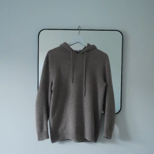 Merinoull hoodie - Riktigt najs tröja säljer pågrund av att den är för liten