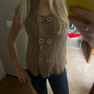 Kofta - Såå najs kofta med knappar😍