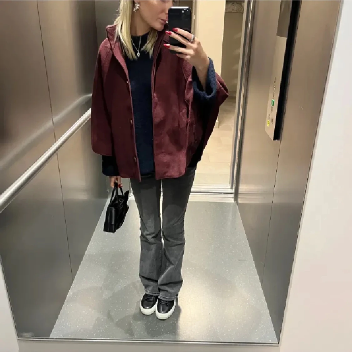 Jätte snygg cape i vinröd - 91