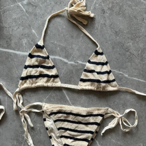 Virkad bikini  - Så söt virkad bikini från oysho. Lapparna är bortklippta men uppskattar   Storleken XS-S
