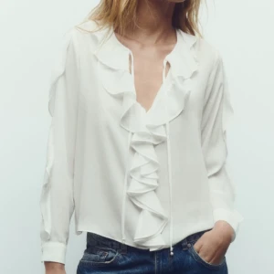 Zara blus  - Jättefin blus från zara, oanvänd 