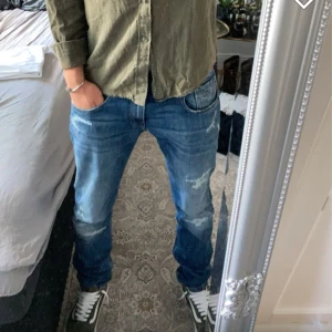 Replay Anbass - Tvär snygga Replay anbass i toppen skick, kvitto finns från när jag köpte dem i somras. Storlek 29/32, tveka inte på att skriva till mig 🙌