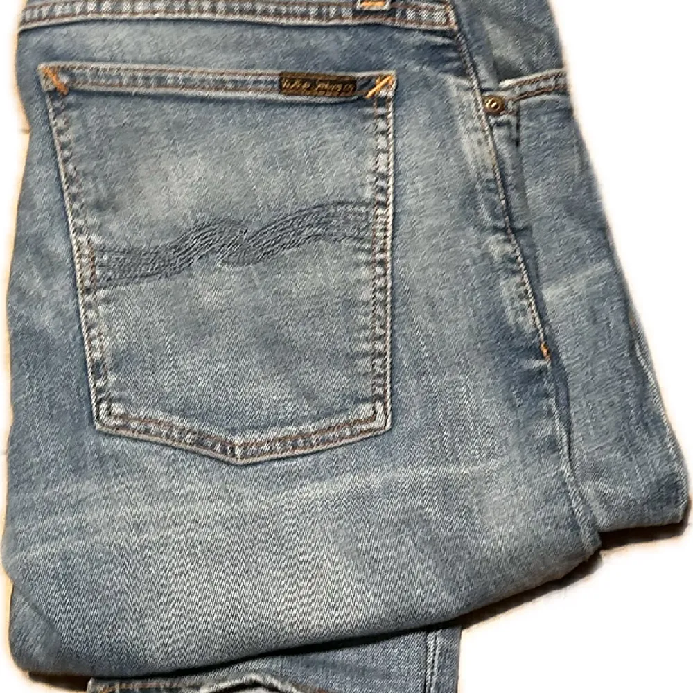 Hej, säljer nu mina nudie jeans då dem är för stora i midjan det är modellen skinny lin som är slim och väldigt snygga och sköna | w 34 l 32 | skick 9/10|, hör av er vid frågor, mvh Carl. Jeans & Byxor.