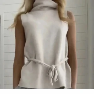 Polo topp  - Fin polo topp. Nästan aldrig använd. Skriv för egna bilder💕