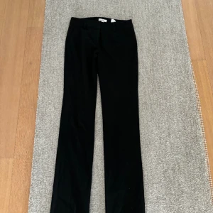 Lågmidjade kostymbyxor  - Köpta second hand. Använda ca 1 gång så i fint skick!