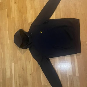 Lyle&Scott hoodie - Bra skick, inte använd så mycket 