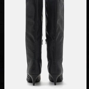 Helt nya Anna field stövlar - Helt oanvända med kartong kvar. Passade int enig och kunde inte lämna tillbaka. Storlek 38  Nypris 619kr  Säljer för 500 men kan diskutera pris