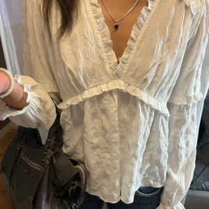 Blus - Säljer denna superfina blus från nakd❤️❤️